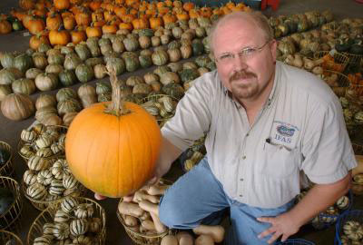 UF/IFAS Professor with Florida-grown pumpkins